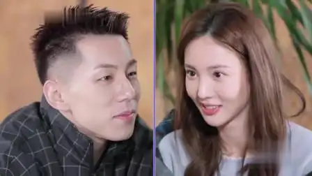 金晨卡斯柏玩游戏,比拼对视太甜了,金晨:看到他很开心!