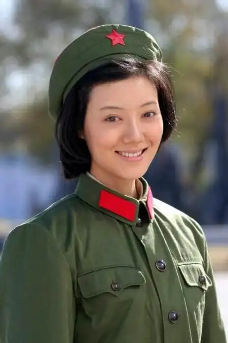 车晓《大院子女》剧照(2006年)2004年车晓大学毕业后,靠个人奋斗成了