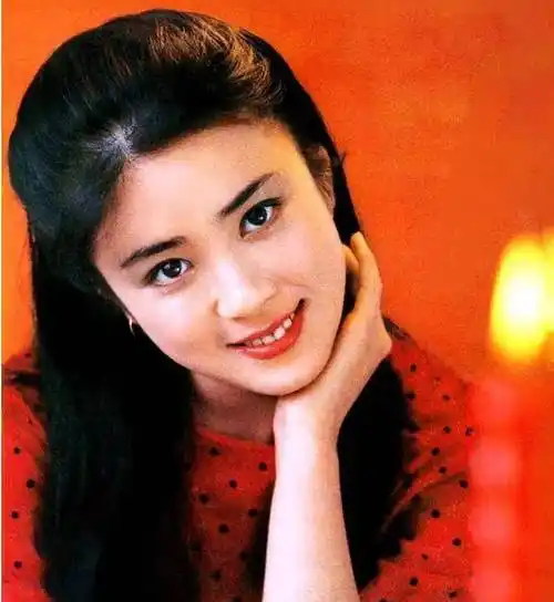 8位桃花眼女明星:她们眼波流转,媚眼如丝,小年轻们可学不来_刘雪华