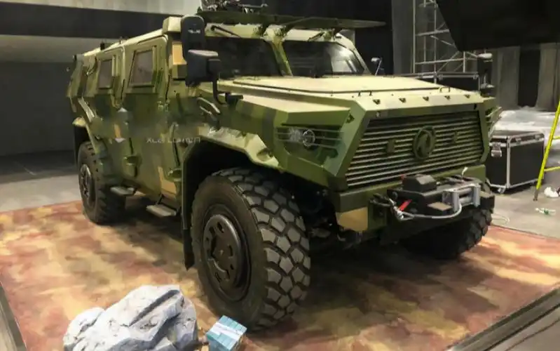 第三代东风猛士战车亮相北京车展,霸气吸睛,战斗力一级棒__凤凰网