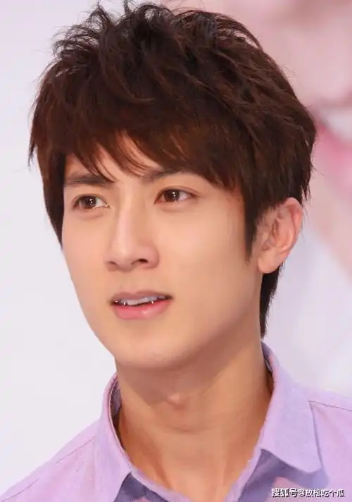 41岁外籍男星吴尊接种中国疫苗,身材完美不愧是不老男神啊