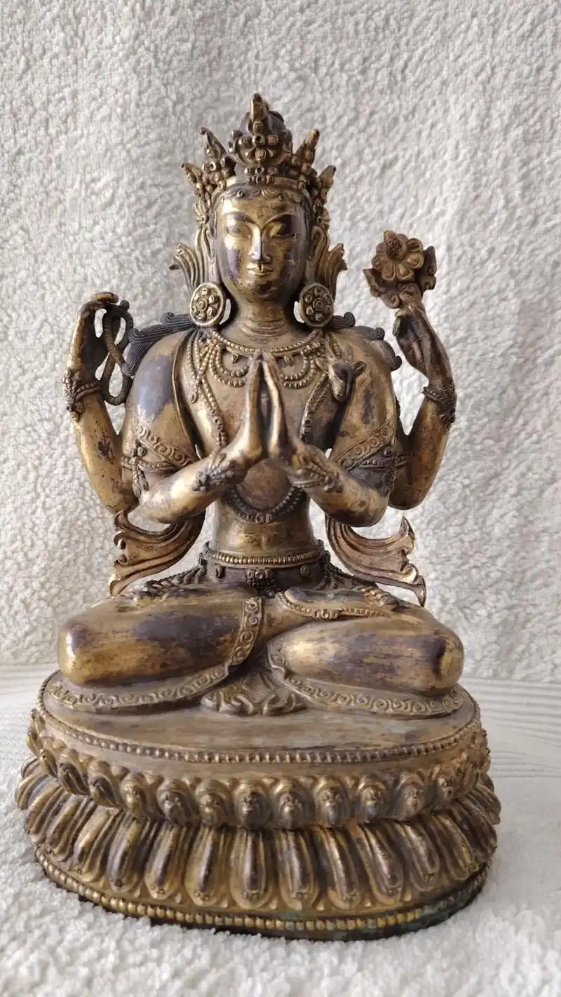 清代乾隆年: 鎏金无量寿佛坐造像· 精美的背光装饰·通体鎏金