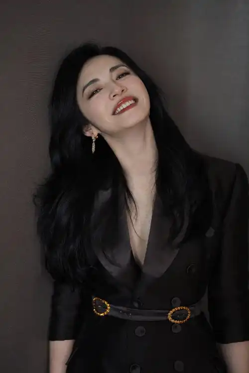 姚晨好松弛的美感    姚晨今日中国电影活动出图,有被姚晨这组照片美