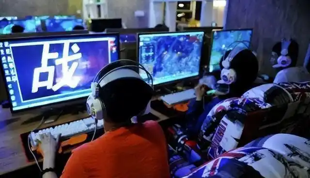 陪学生通宵打游戏80后老师用自己独特的方式带领全班逆袭