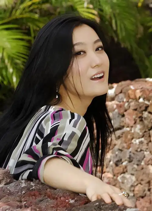 回顾12次登上春晚6次献唱奥运嫁给院士邓中翰的谭晶怎样了