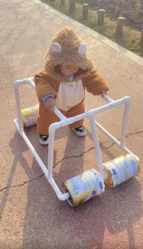 奶粉罐也能造车商丘奶爸为儿子打造手工学步车成本不到十块钱