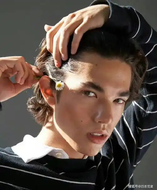 柯灰conangray欧美男明星妖艳起来还有女明星什么事