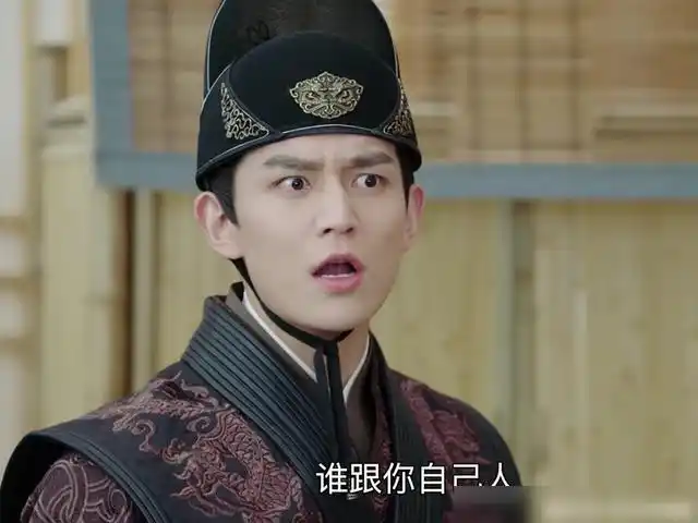 小跟班岑福护主心切,将谢霄从陆绎大人身边推开还