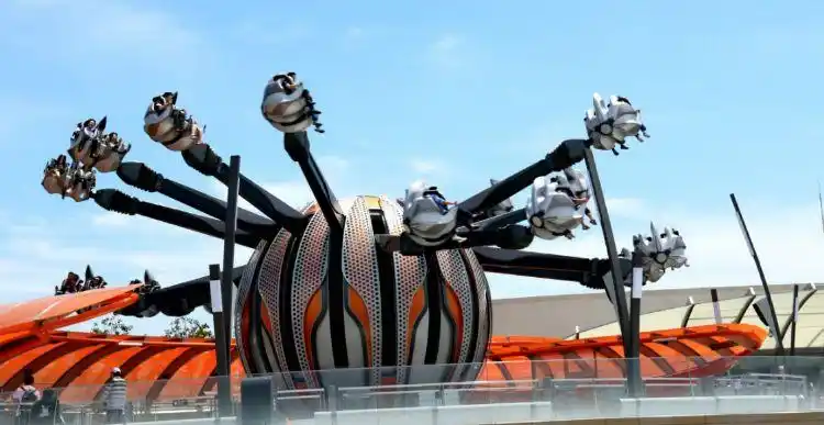 喷气背包飞行器:展示一次令人难忘的空中飞旋.