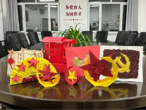 我院研究生第一党支部举办红心向党匠心育人党史文化创意手工制作比赛