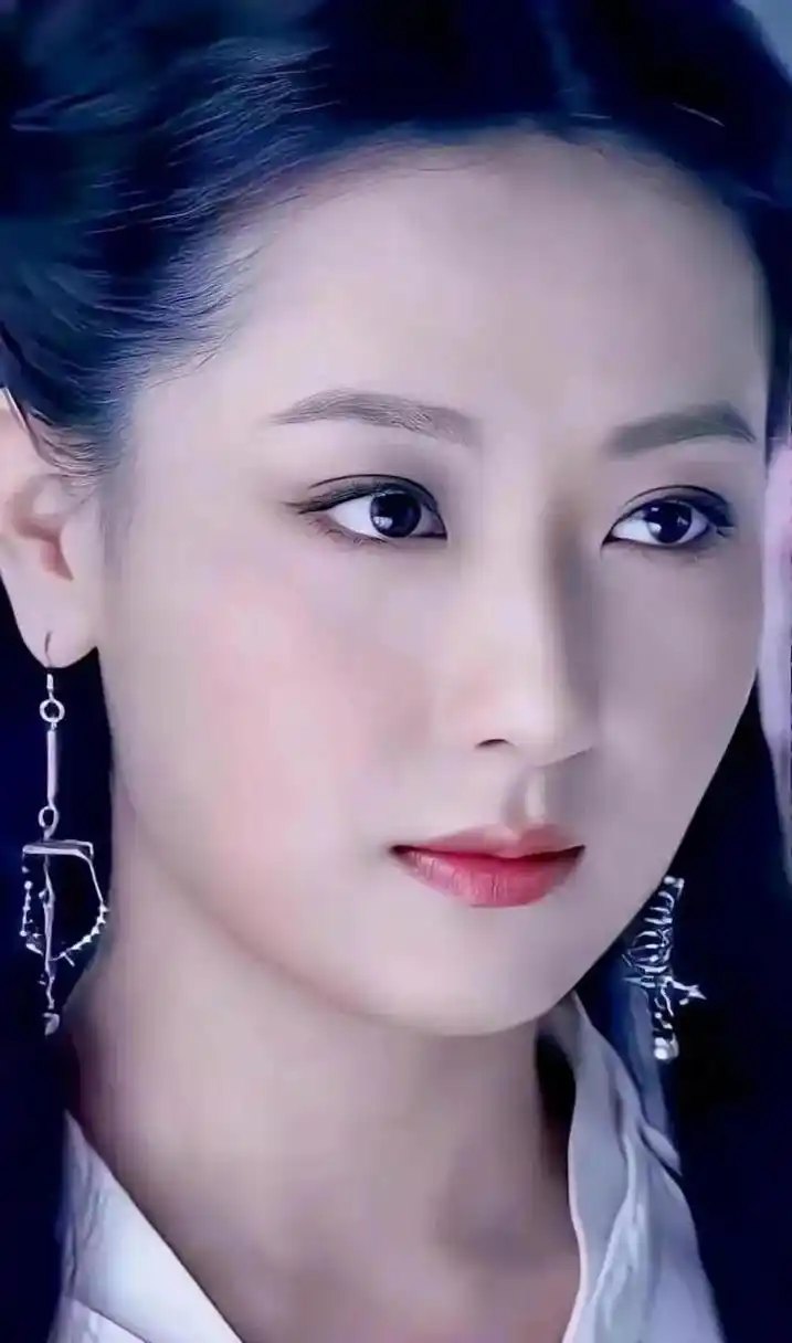 大美女白冰真是太美了,一代佳人,眼睛会勾魂呢肌肤胜雪如玉,身材苗条