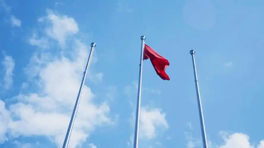 国旗在律师广场升起,上海百名律师国旗下集体宣誓