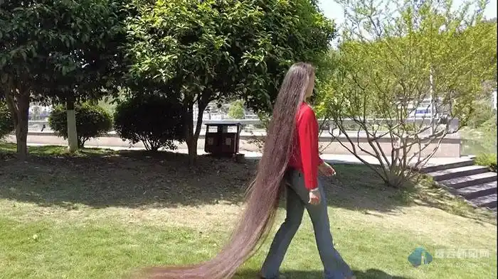 缙云这个女子20年留25米长发出价10万都不卖