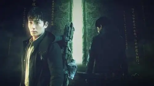 张起灵吴邪一起站在青铜门前吴邪一人站在青铜门前预示着吴邪一个人