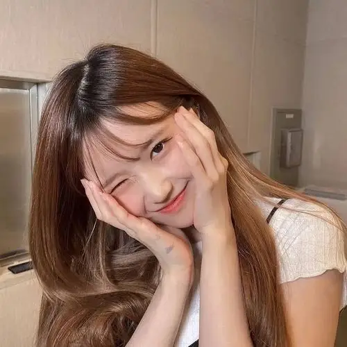 比较小众的女爱豆生活照自然头像