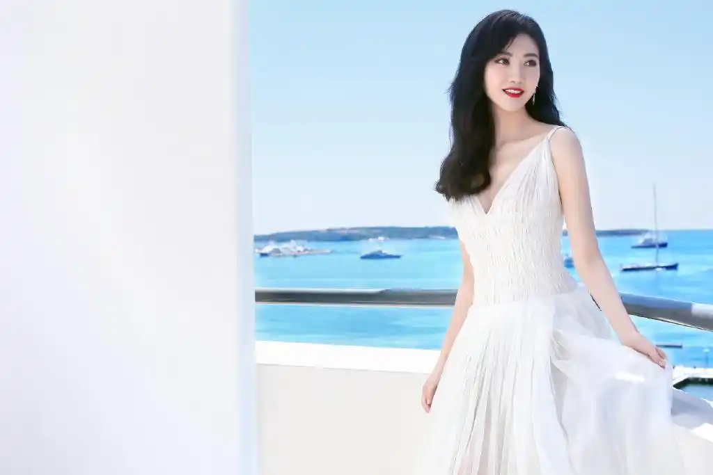 女 景甜 > 景甜白色纱裙仙气写真图片(4/9)景甜相关图片 推荐壁纸 本