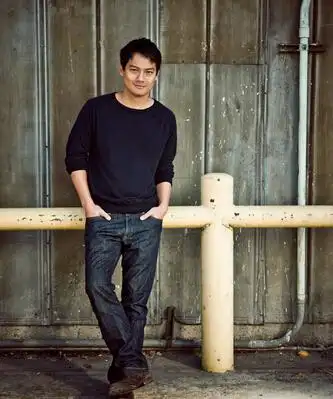 高圣远1969年出生于美国华盛顿市,身高178cm,毕业于george mason大学