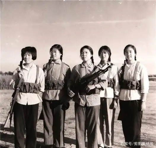 70年代女知青的老照片,最后一张太漂亮了,不亚于任何一个明星