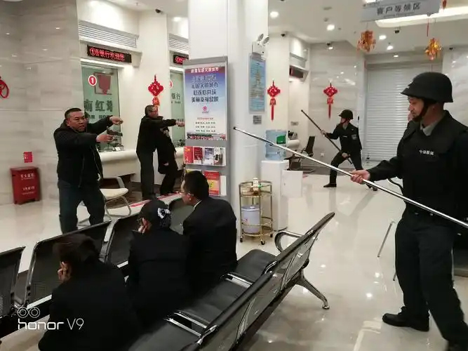 云南红塔银行昆明曙光支行联合营业部圆满完成持枪,恐吓等突发事件