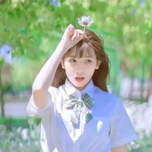 > 可爱清新校服少女头像图片保存头像图片:         很嗨dj女生头像