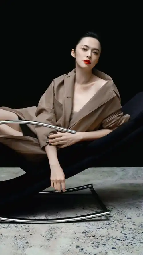 姚晨虎年开运红唇封面##姚晨时装二月刊双封面