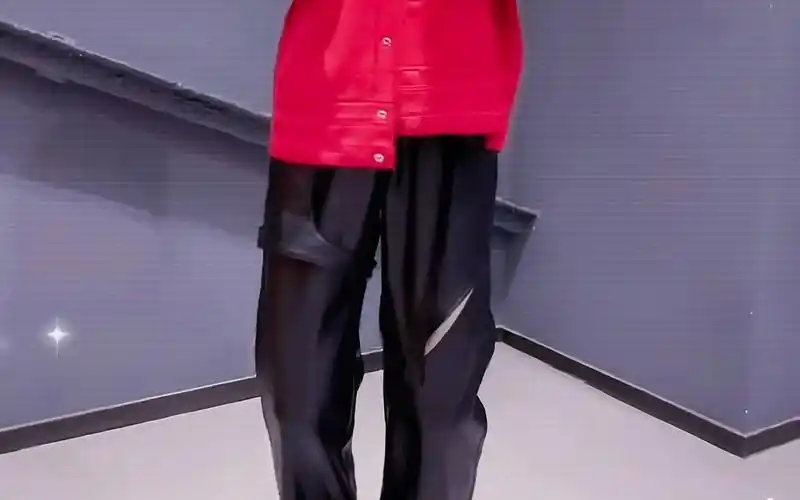 严浩翔 | 午夜场 破洞皮裤不盯盯挑战 谁能忍住不看?