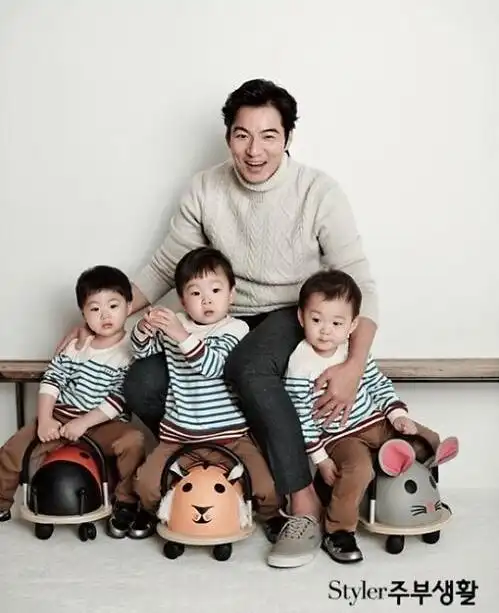 韩国最萌三胞胎超吸金 露脸一年半赚千万