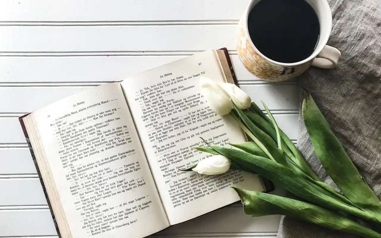 清新唯美的书本静物,高清图片,电脑桌面-壁纸族