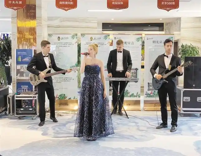 国际乐队倾情献唱