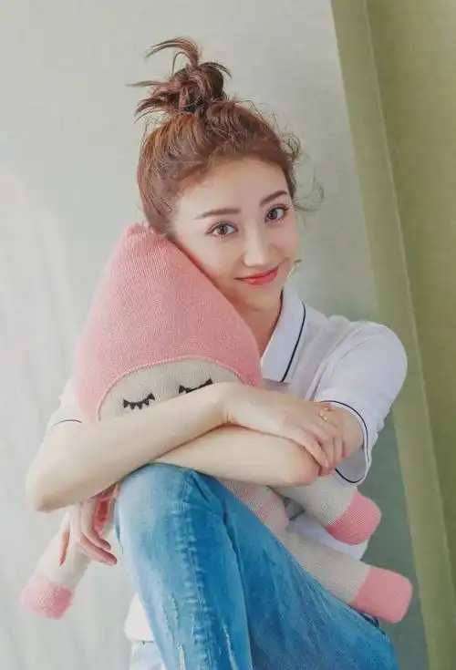 现在流行羊毛卷刘海小卷卷好萌