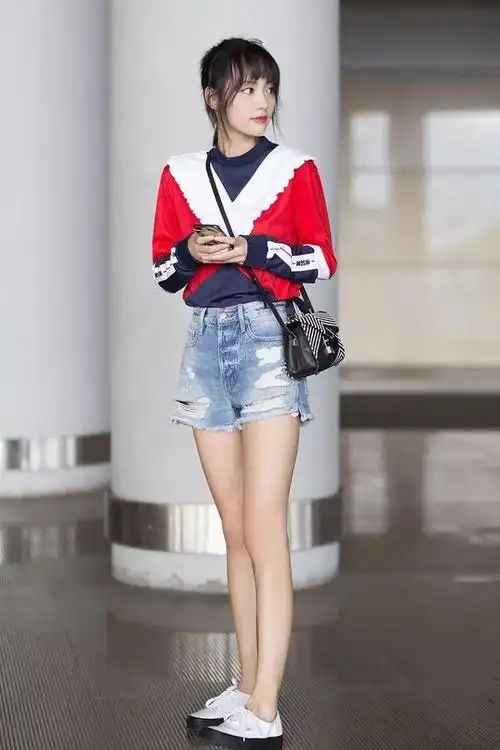 欧阳娜娜今年春天后悔没买一双帆布鞋