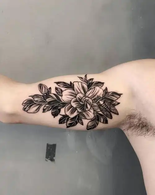 栀子花纹身图片肩部手臂点刺素花纹身图案