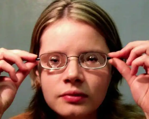 也叫病理性近视眼睛低于300度属于低度近视300度到600度之间,就叫做