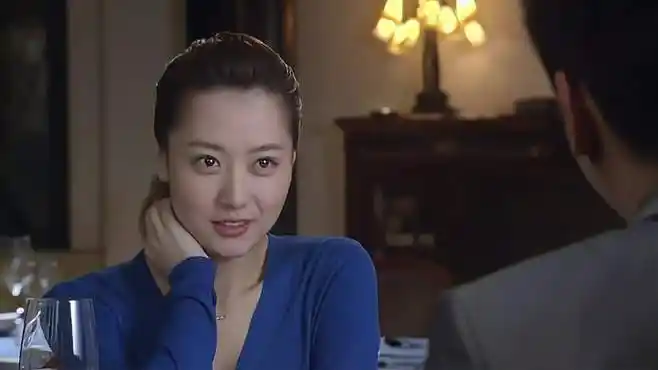 苦咖啡:总裁看上白冰,请她吃了一顿饭,立马俘获她的芳心