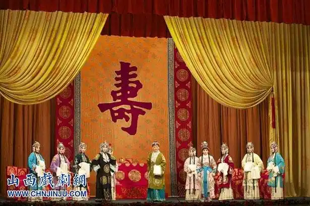 京剧舞台不可过度使用幕布