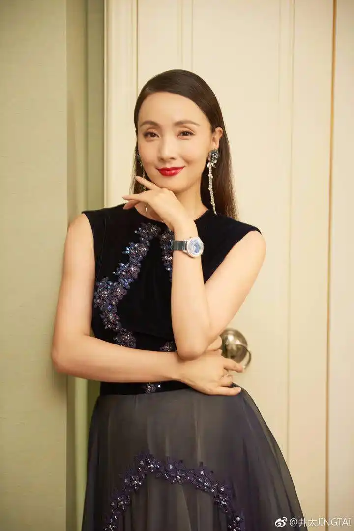 导演"太太团"大比拼,陈婷隐婚生育,陶红少女依旧,她三观炸裂