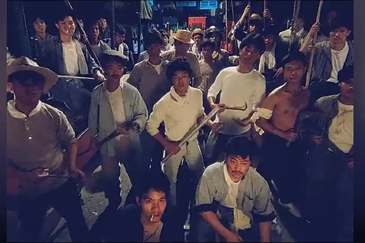 兄弟一起闯江湖,一个为利一个为义