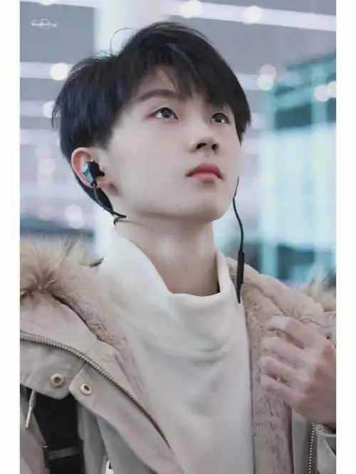 二代喜欢马嘉祺严浩翔和李天泽,平时也会关注时团,三代喜欢张泽禹和张