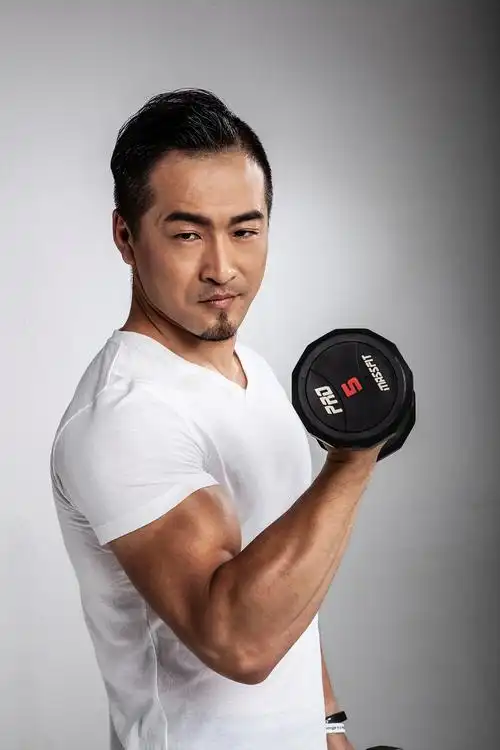 健身教练拍摄大叔系列肌肉让我们充满想象