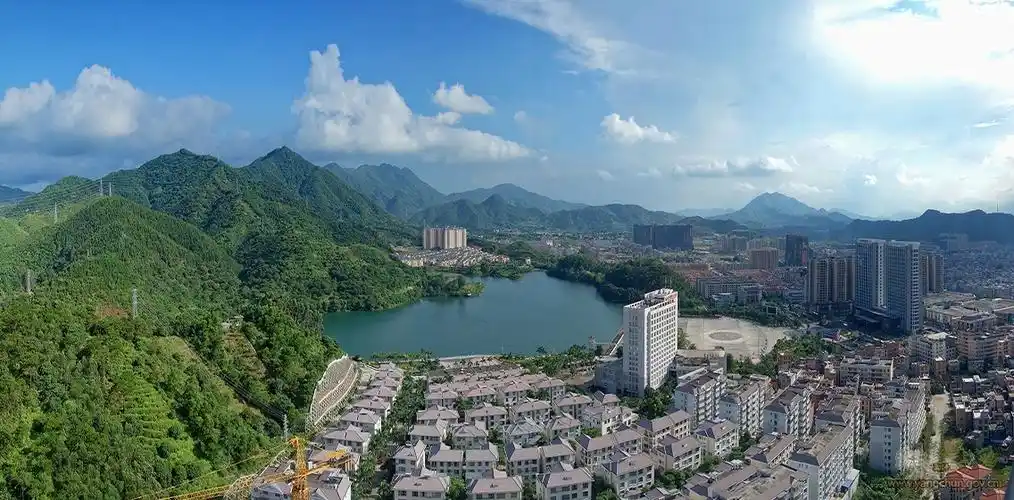 东湖秀色--张秋摄-阳春市人民政府门户网站