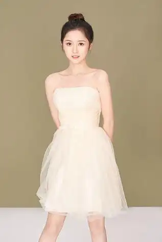 演员舒涵原名毛香淋,出生于贵州省毕节市,6岁开始接触并学习中国古典