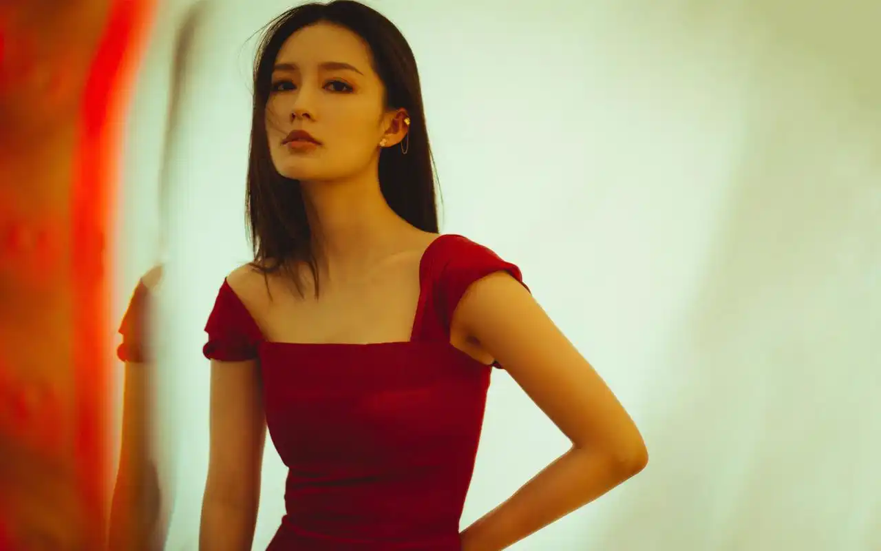 李沁性感礼服写真高清壁纸