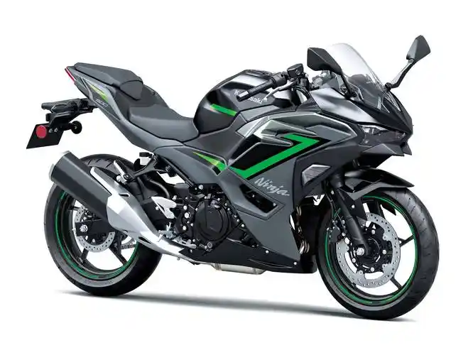 8,新型的全数字式仪表板(ninja 400 采用混合式的仪表板),骑行姿势