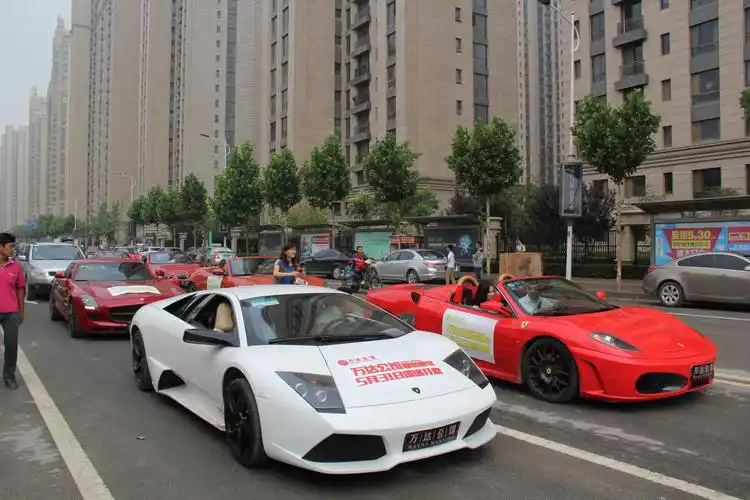 顶级超跑聚万达 巡游郑州豪门范 ——凤凰网房产郑州