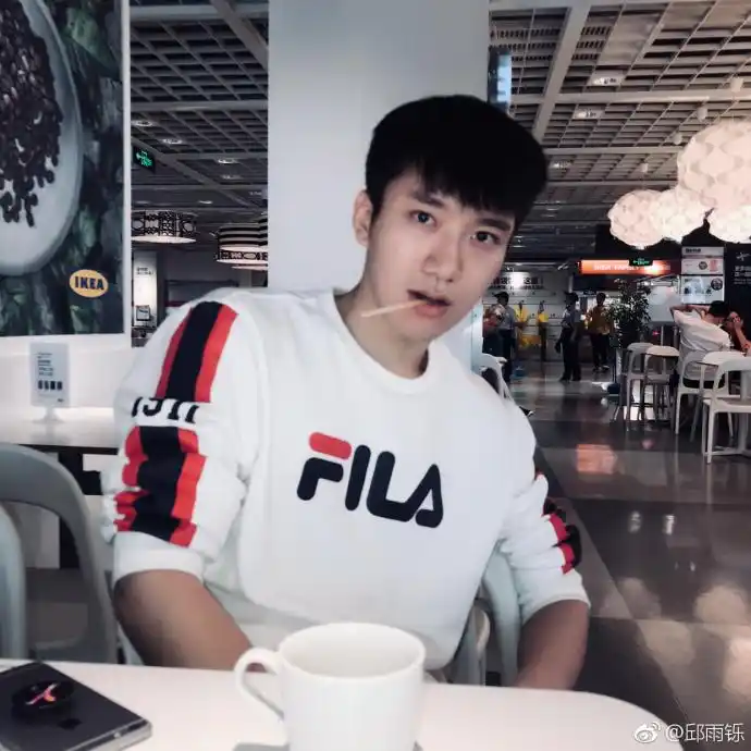 《非常完美》帅帅的小哥哥,追过时间最长的男团,宋松依旧很酷!