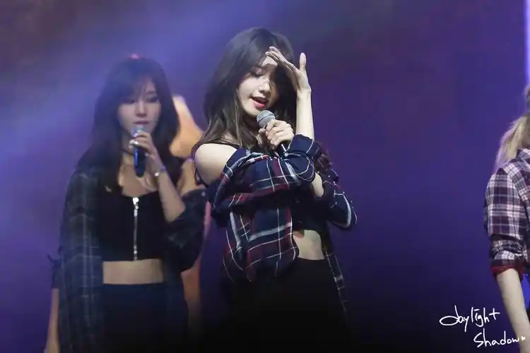 林允儿(yoona)1990年5月30日出生于首尔,韩国女歌手,演员,女子演唱