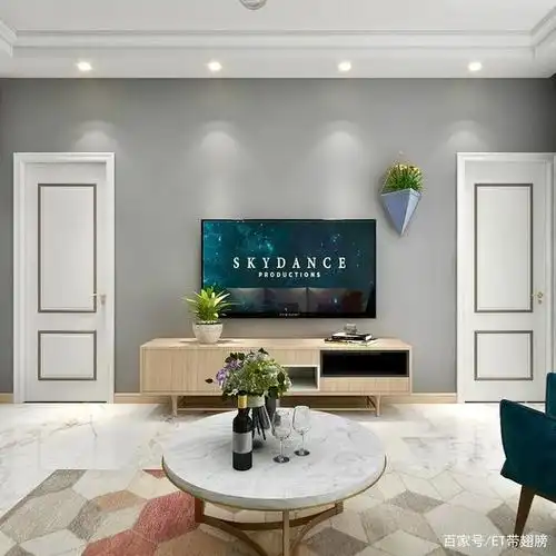 影视墙没做过多的造型,两边的室内门便成为了影视墙的点缀