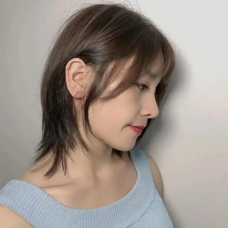 最近很火的"鲻鱼头"发型,显脸瘦又潮,简直是圆脸女生的福利!