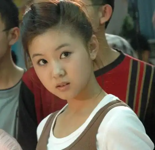 回顾李小萌:出道22年,与王雷相爱16年生二子,生活幸福甜蜜