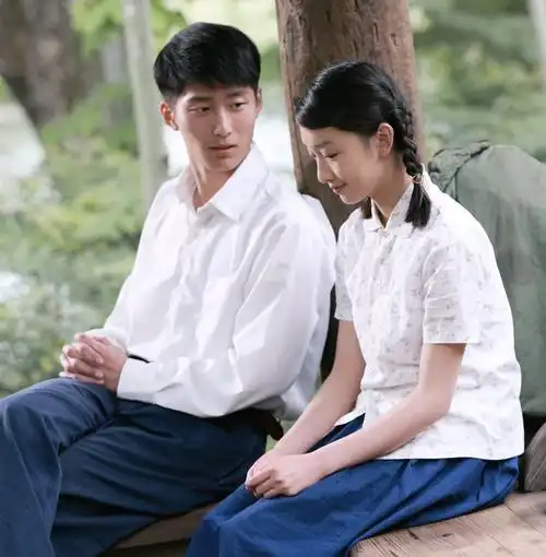 周冬雨窦骁山楂树之恋图片